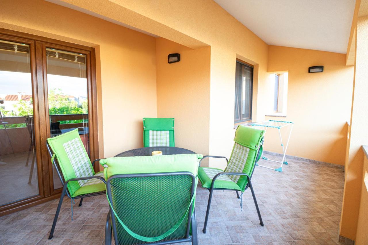 Apartments Dujmovic With Terrace Baška Εξωτερικό φωτογραφία