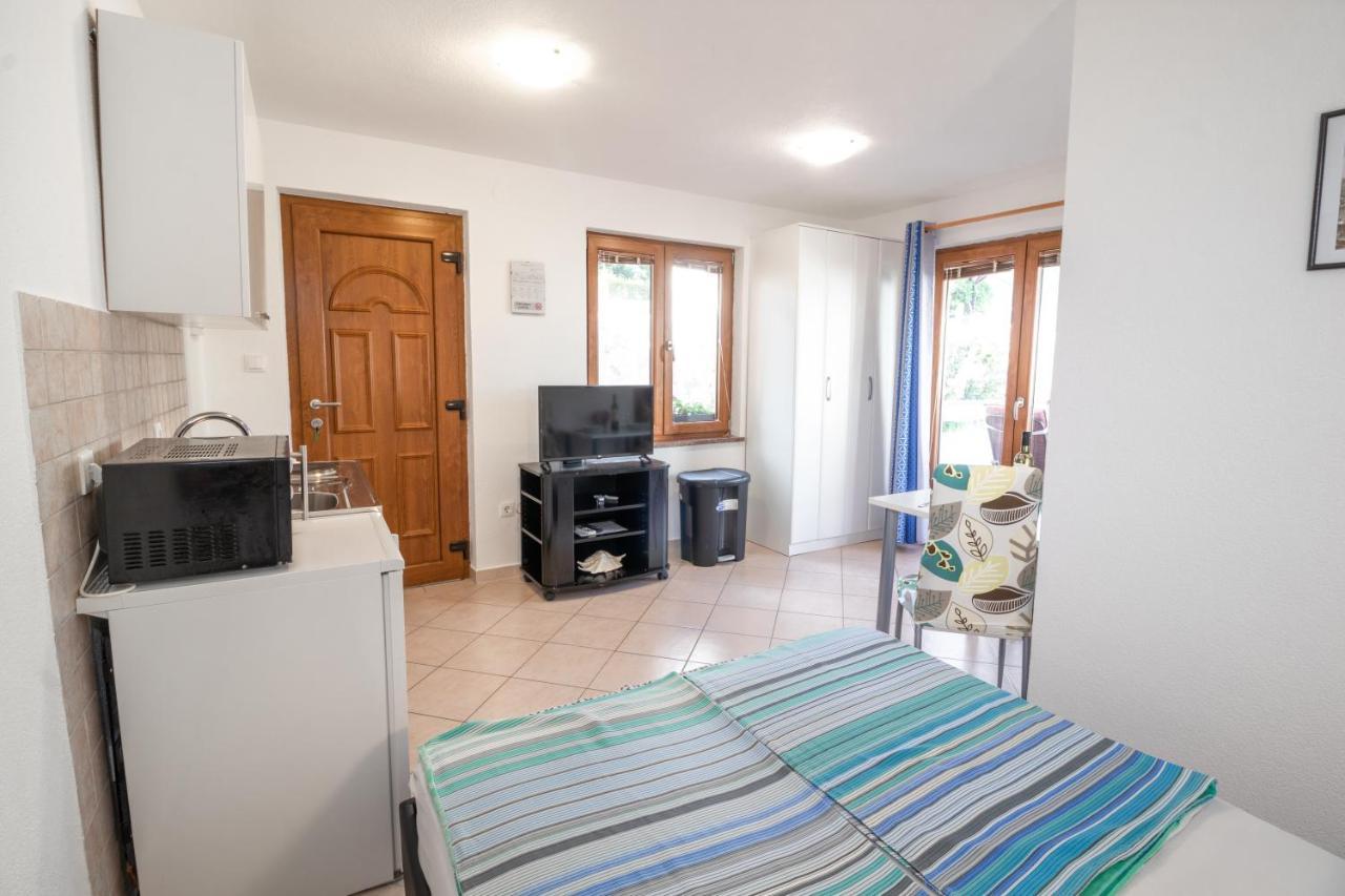 Apartments Dujmovic With Terrace Baška Εξωτερικό φωτογραφία
