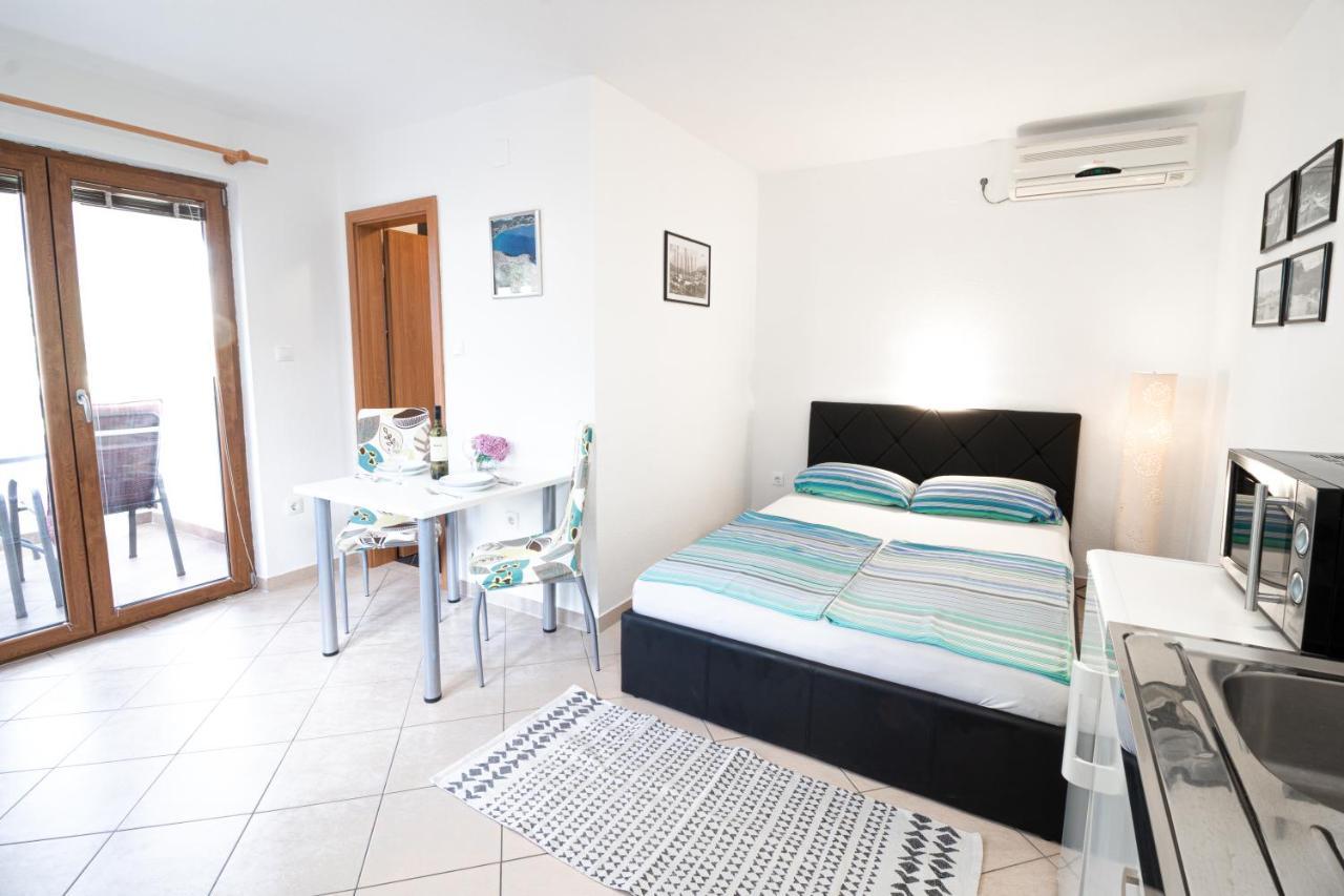Apartments Dujmovic With Terrace Baška Εξωτερικό φωτογραφία